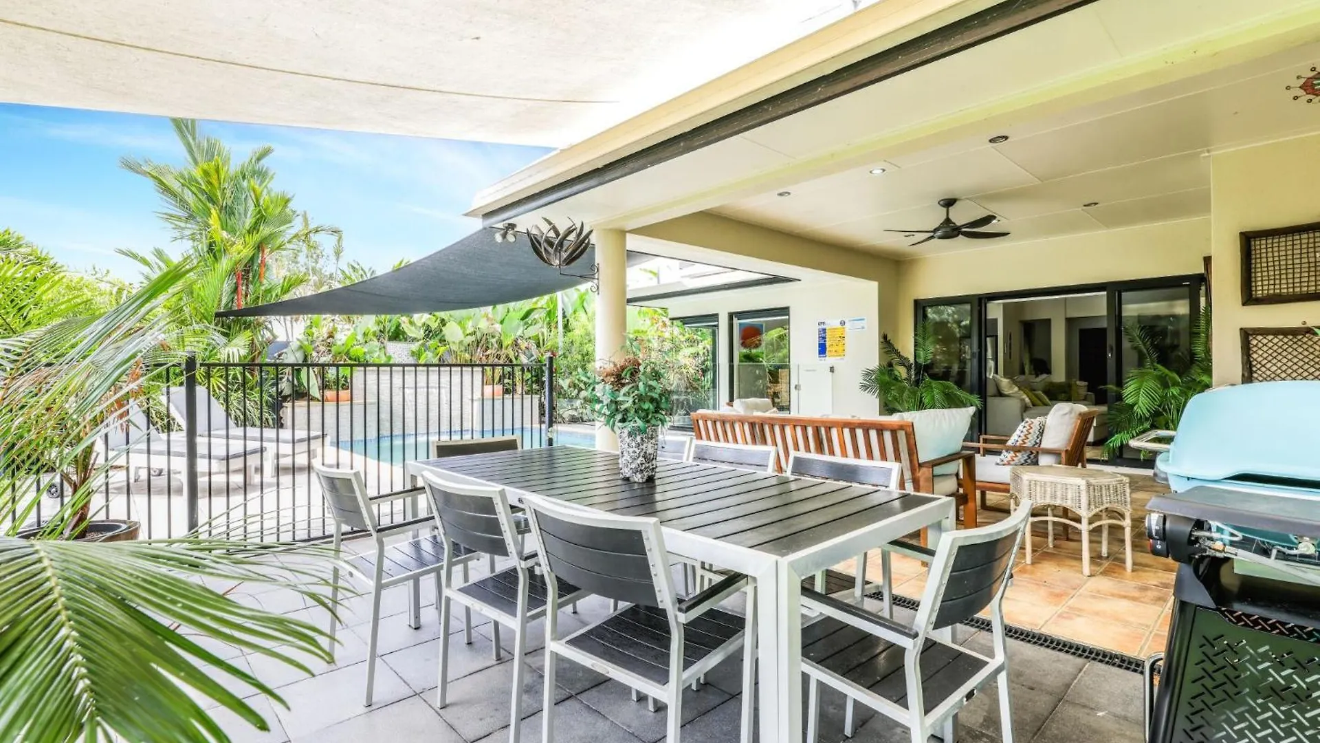 Villa Blue - Coastal Family Escape Palm Cove Australia